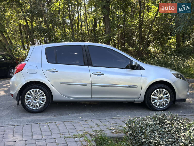 Хэтчбек Renault Clio 2011 в Киеве