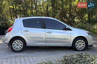 Хетчбек Renault Clio 2011 в 