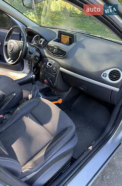 Хетчбек Renault Clio 2011 в 