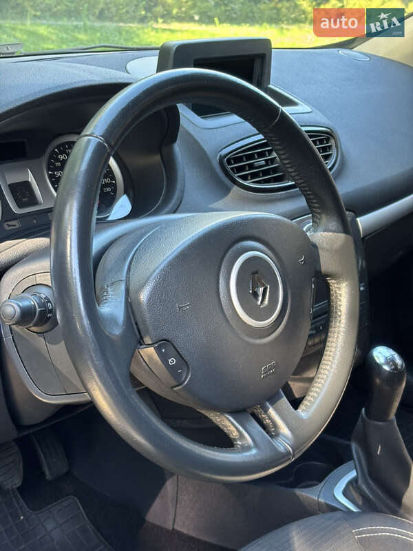 Хэтчбек Renault Clio 2011 в Киеве