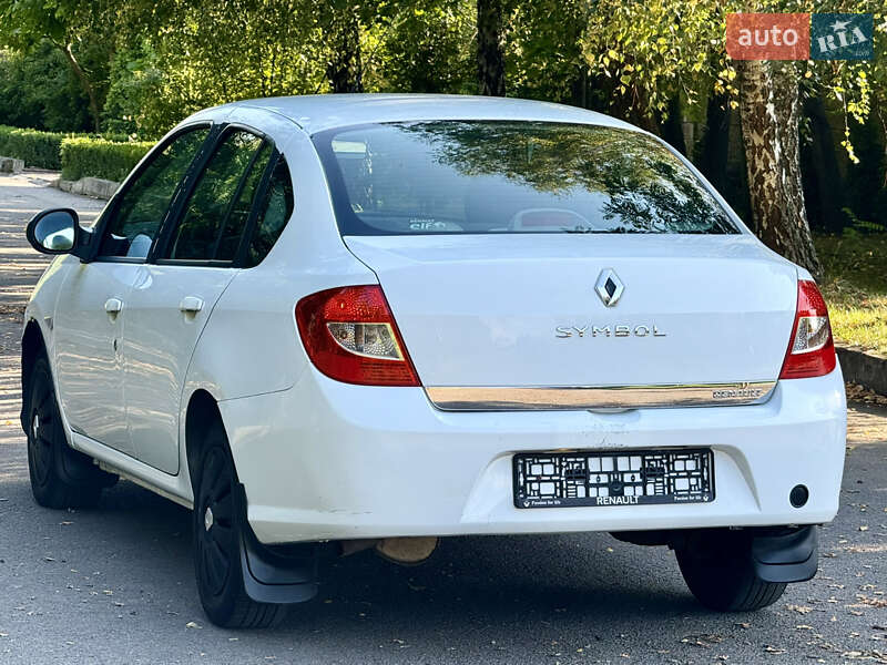 Седан Renault Clio 2012 в Ровно