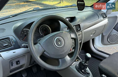 Седан Renault Clio 2012 в 