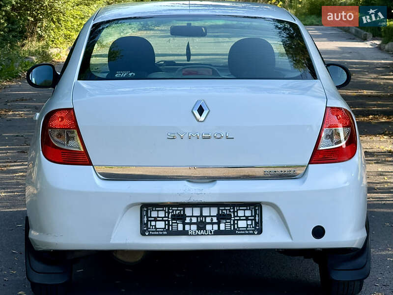 Седан Renault Clio 2012 в Ровно