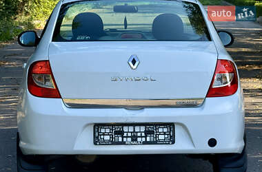 Седан Renault Clio 2012 в 