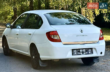 Седан Renault Clio 2012 в 