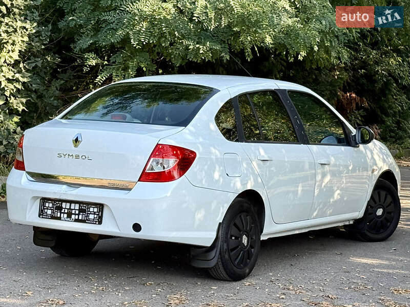 Седан Renault Clio 2012 в Ровно