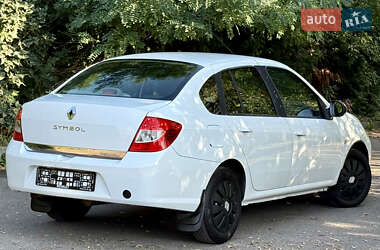 Седан Renault Clio 2012 в 