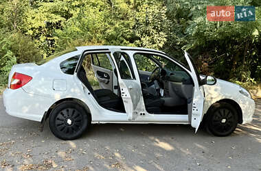 Седан Renault Clio 2012 в 