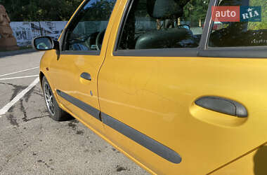 Хэтчбек Renault Clio 2002 в 