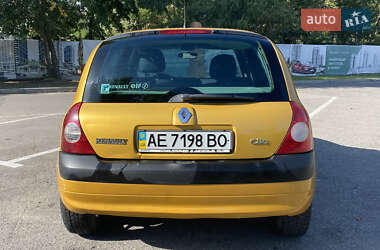 Хэтчбек Renault Clio 2002 в 