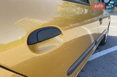 Хэтчбек Renault Clio 2002 в 
