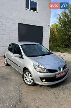 Хэтчбек Renault Clio 2006 в Хороле