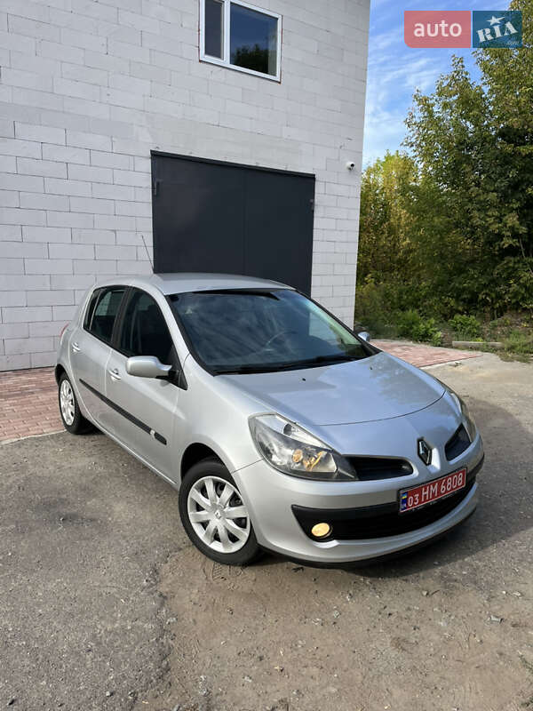 Хэтчбек Renault Clio 2006 в Хороле