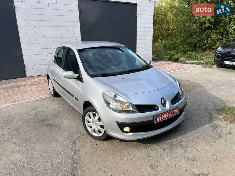 Хэтчбек Renault Clio 2006 в Хороле
