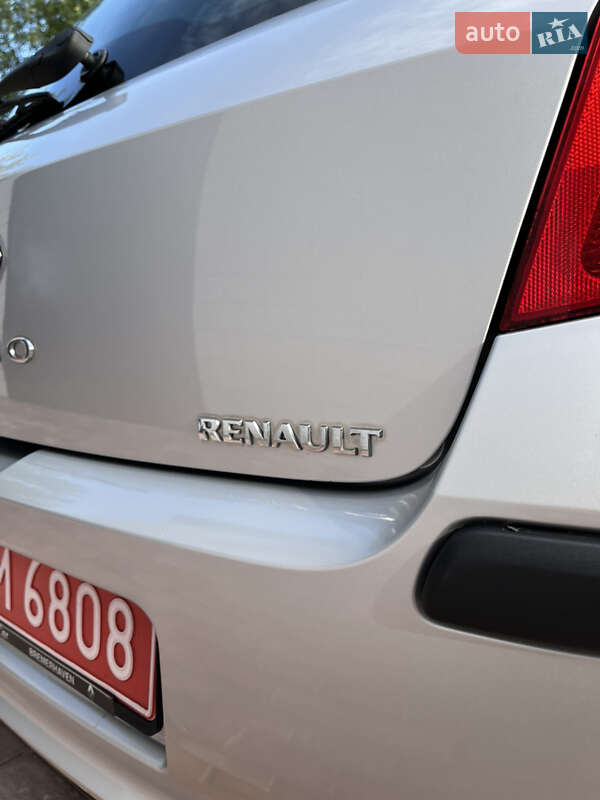 Хэтчбек Renault Clio 2006 в Хороле
