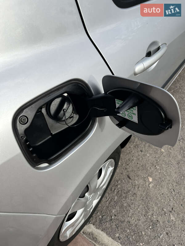 Хэтчбек Renault Clio 2006 в Хороле