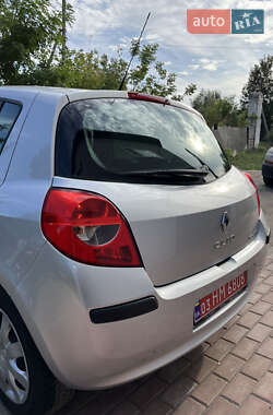 Хэтчбек Renault Clio 2006 в 
