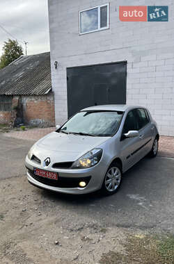 Хэтчбек Renault Clio 2006 в 
