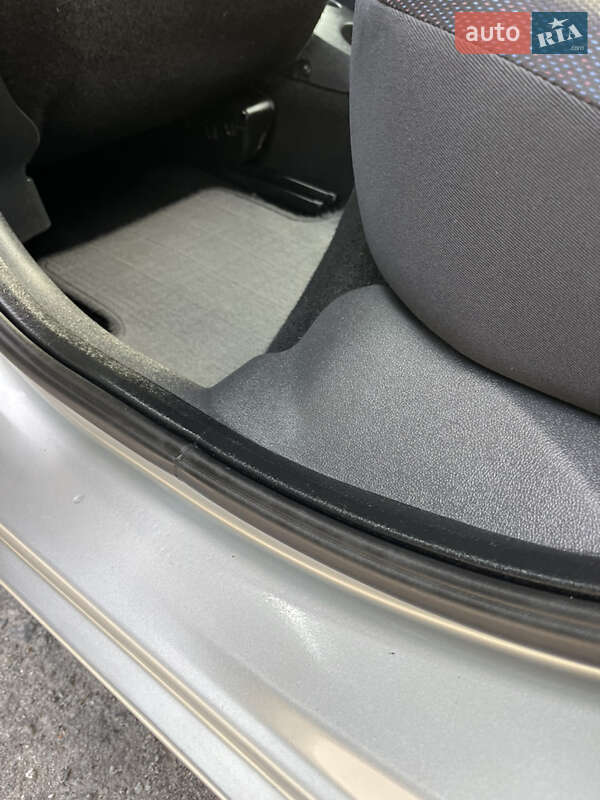 Хэтчбек Renault Clio 2006 в Хороле