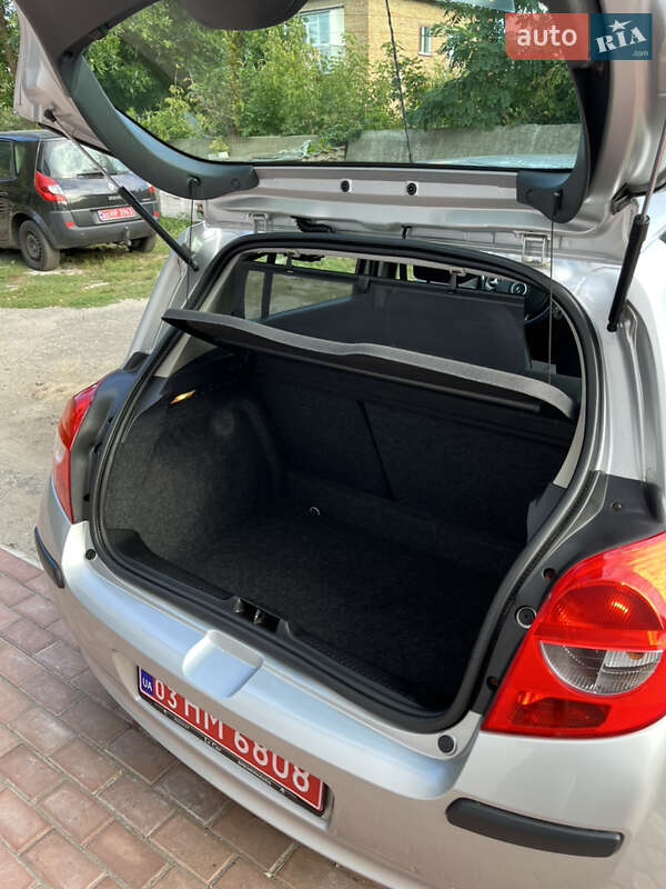 Хэтчбек Renault Clio 2006 в Хороле