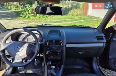 Хэтчбек Renault Clio 2006 в 