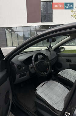 Хэтчбек Renault Clio 2006 в 