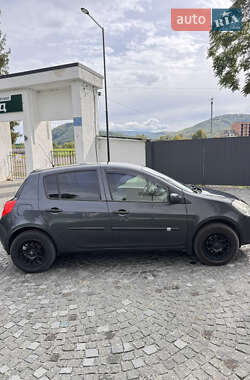 Хэтчбек Renault Clio 2006 в 