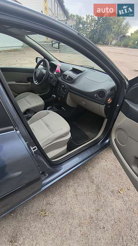Хэтчбек Renault Clio 2006 в Царичанке