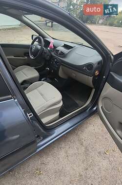 Хэтчбек Renault Clio 2006 в 
