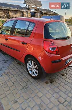 Хетчбек Renault Clio 2006 в 
