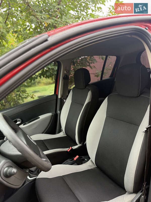 Хэтчбек Renault Clio 2012 в Шостке