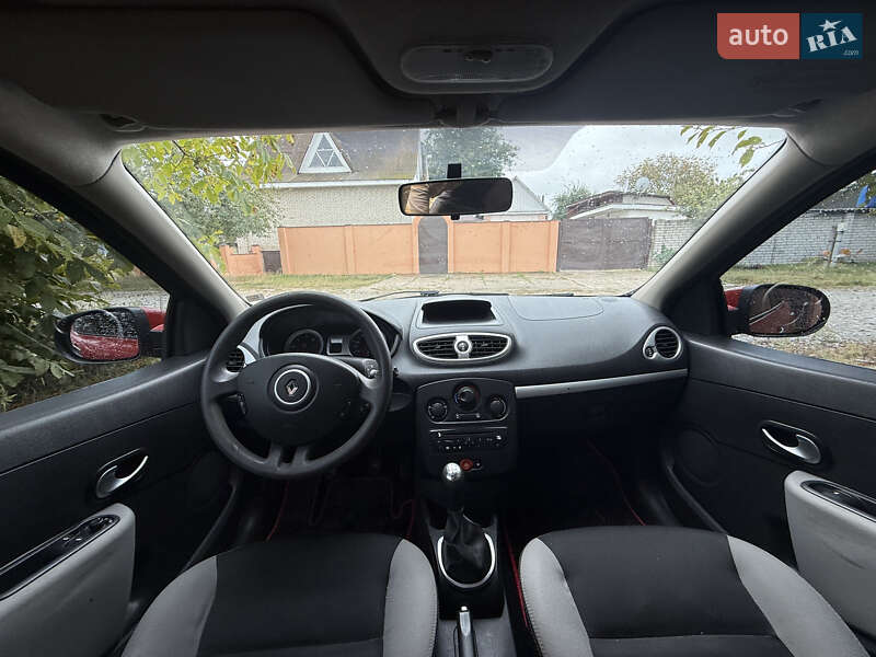 Хэтчбек Renault Clio 2012 в Шостке