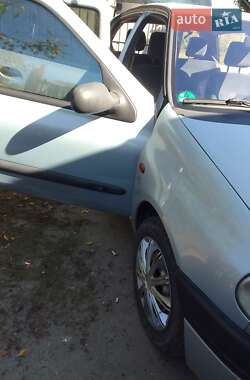 Хэтчбек Renault Clio 2000 в 