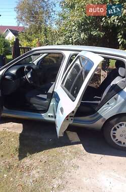 Хэтчбек Renault Clio 2000 в 