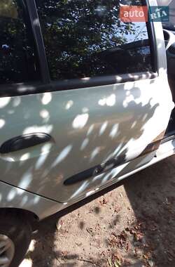 Хэтчбек Renault Clio 2000 в 