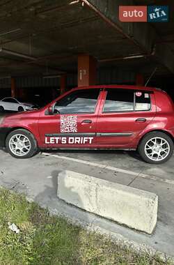 Хэтчбек Renault Clio 2002 в 