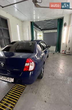 Седан Renault Clio 2006 в 