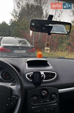 Хэтчбек Renault Clio 2010 в 