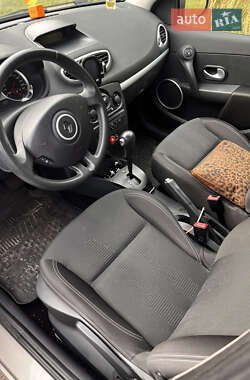 Хэтчбек Renault Clio 2010 в 