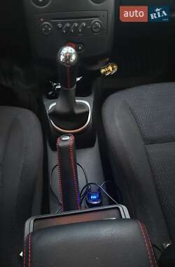Хэтчбек Renault Clio 2006 в 