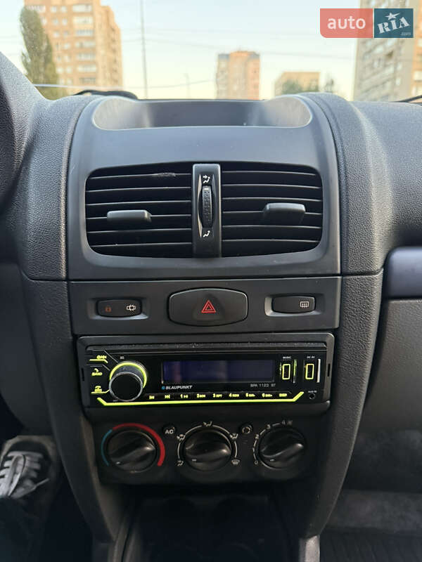 Седан Renault Clio 2008 в Киеве фото 19 Седан Renault Clio 2008 в Киеве