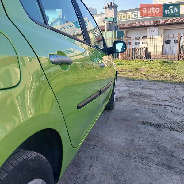 Хэтчбек Renault Clio 2009 в Чернигове