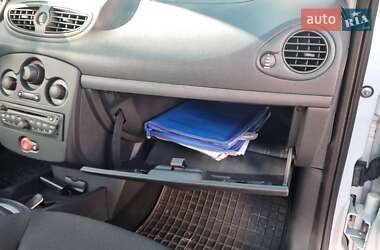 Хэтчбек Renault Clio 2012 в 