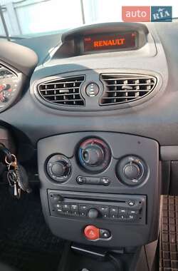 Хэтчбек Renault Clio 2012 в 