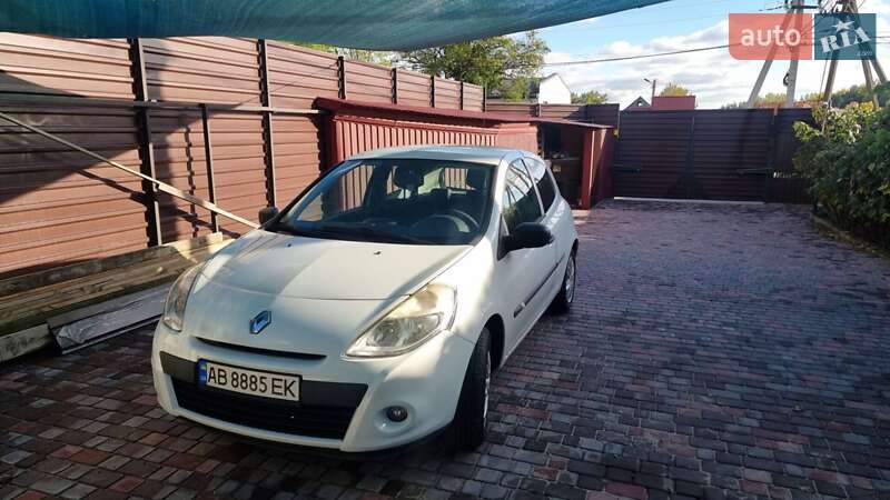Хэтчбек Renault Clio 2012 в 
