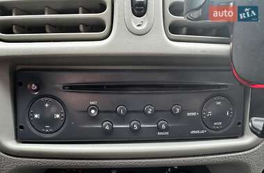 Седан Renault Clio 2006 в 