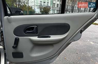 Седан Renault Clio 2006 в 