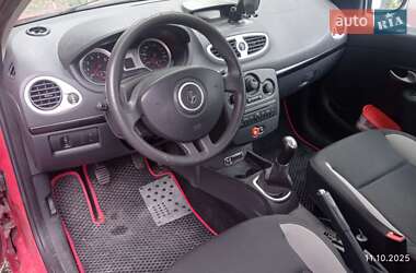 Хэтчбек Renault Clio 2011 в 