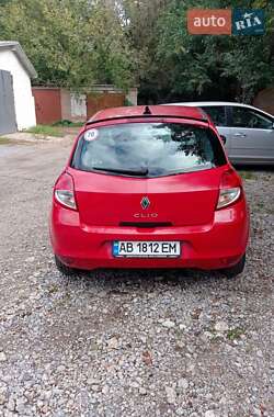Хэтчбек Renault Clio 2011 в 