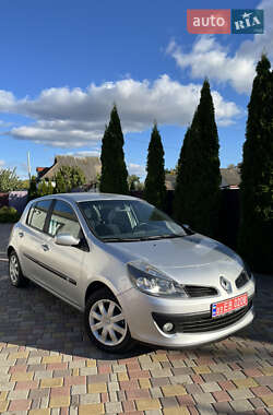 Хэтчбек Renault Clio 2006 в Хороле